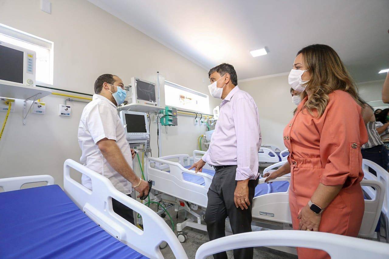 O governador inaugurou novos leitos do hospital estadual de Corrente